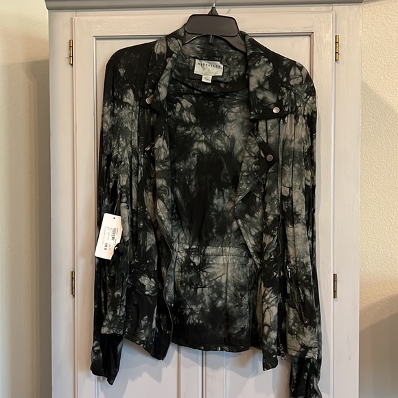Evereve Jackets & Blazers - NWT medium tie dye